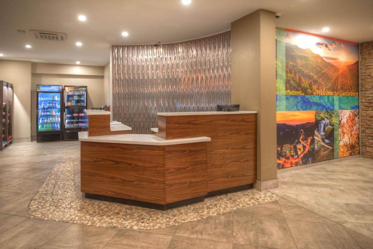 Clarion Pointe Downtown Gatlinburg Hotel Exterior foto