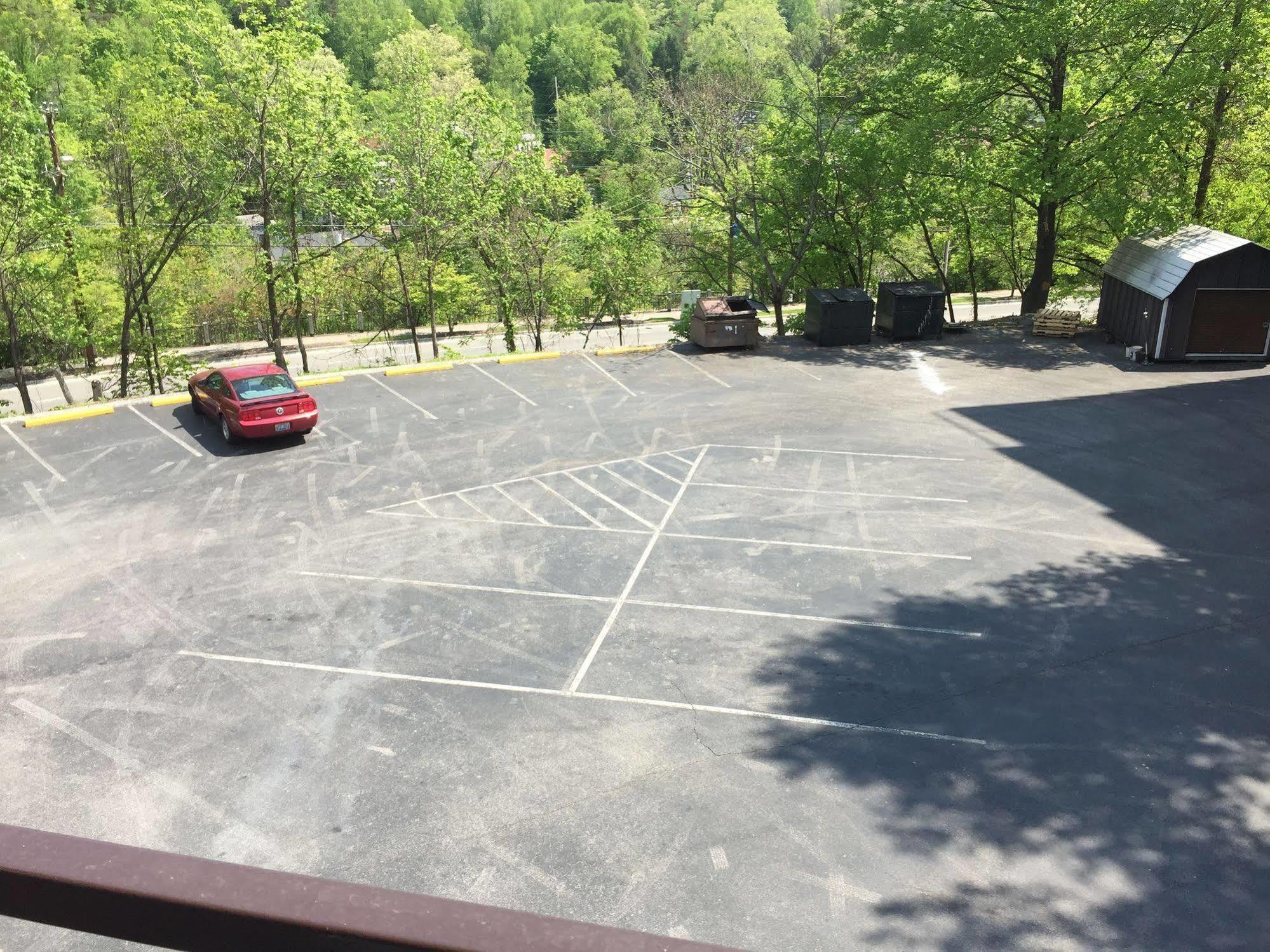 Clarion Pointe Downtown Gatlinburg Hotel Exterior foto