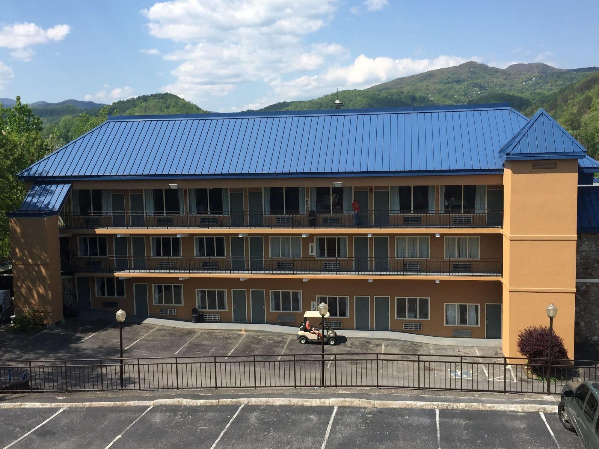 Clarion Pointe Downtown Gatlinburg Hotel Exterior foto