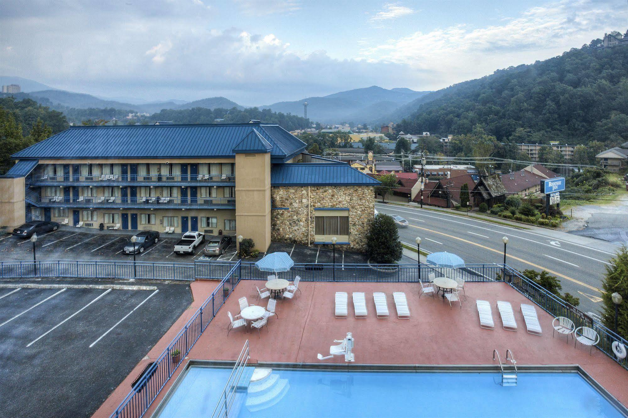 Clarion Pointe Downtown Gatlinburg Hotel Exterior foto